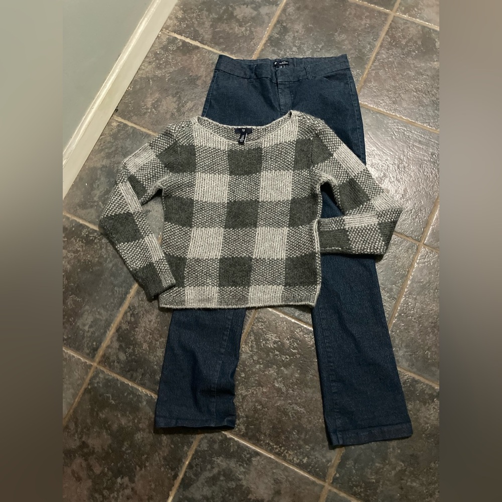 Gap Gray Plaid Sweater and Blue Jeans Set Women’s Size S